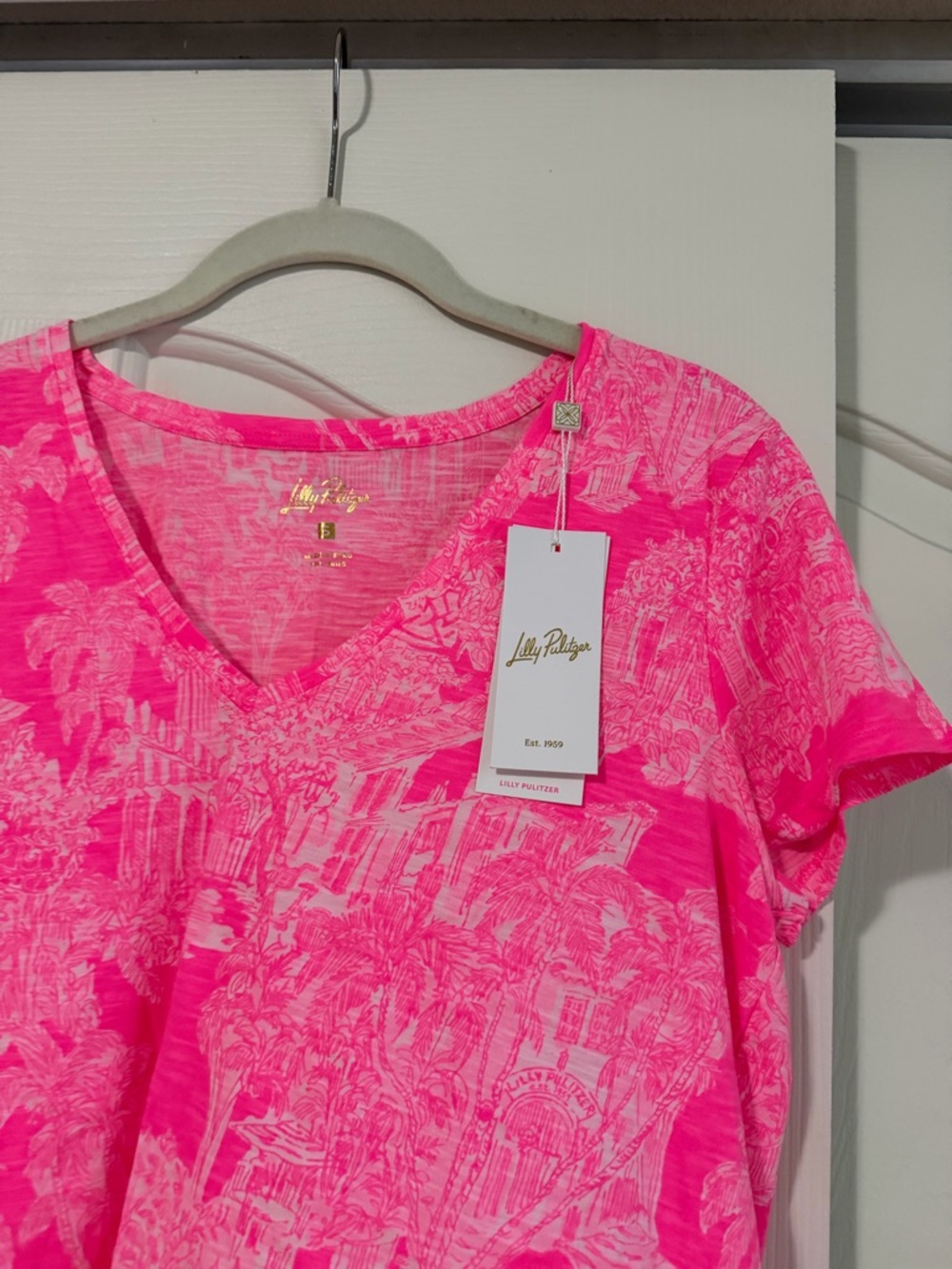 NWT Lilly Pulitzer Etta V-Neck Top Roxie Pink PB Anniversary Toile - Picture 4 of 8
